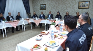Vali Coşkun, Kahraman Polislerimizle iftarda bir araya geldi.