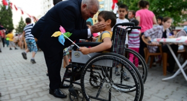 Başkan Mahçiçek; İlgimizi gösterelim, engelleri kaldıralım