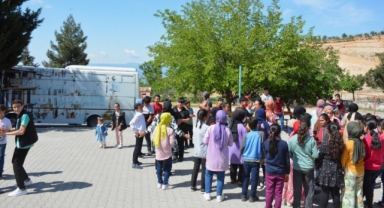 Gezici Kütüphane Okul Ziyaretlerini Sürdürüyor