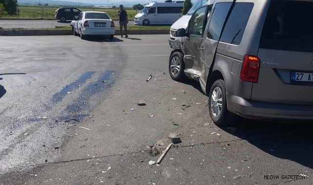 Kahramanmaraş’ta hafif ticari araç ile otomobil çarpıştı: 3 yaralı
