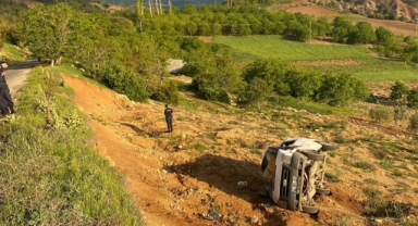 Kahramanmaraş’ta kamyonet devrildi: 3 yaralı