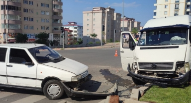 -Kahramanmaraş’ta minibüs ile otomobil çarpıştı: 1’i bebek 3 yaralı