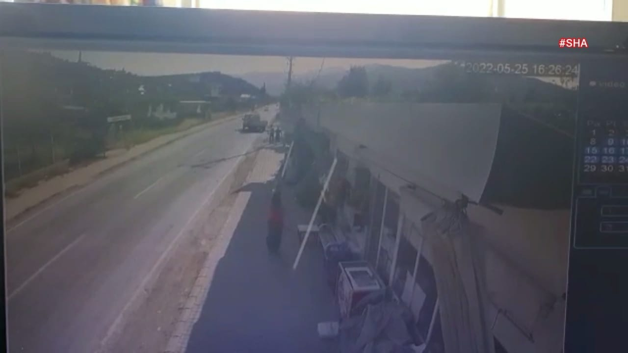 Kamyonete arkadan çarpan motosiklet sürücüsü öldü