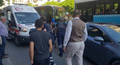 Otomobilin çarptığı motosiklet sürücüsü yaralandı