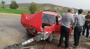 Pazarcık’ta iki otomobil çarpıştı: 2 yaralı