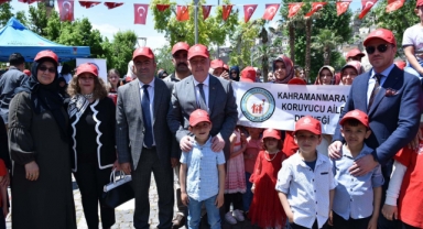 VALİ COŞKUN, AİLE HAFTASI ETKİNLİKLERİ MÜNASEBETİYLE DÜZENLENEN KORTEJ YÜRÜYÜŞÜNE KATILDI