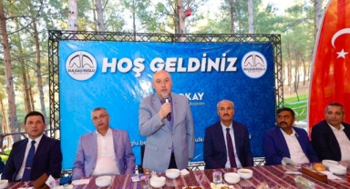 BABA, SEVDİKLERİNİ SARAN ULU BİR ÇINARDIR