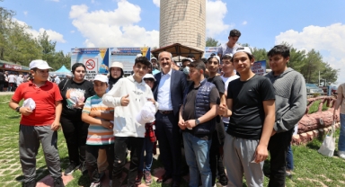BAŞKAN OKAY’DAN YKS’YE GİRECEK ÖĞRENCİLERE MESAJ