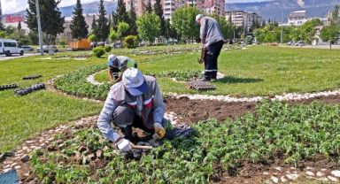 Büyükşehir’den Kavşak ve Refüjlerde Peyzaj Çalışması