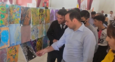 Kahramanmaraş’ta öğrenciler resim sergisinde marifetlerini gösterdi