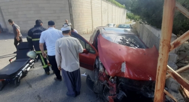 -Kahramanmaraş’ta otomobil bahçe duvarına çarptı: 1 yaralı