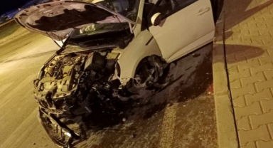 -Kahramanmaraş’ta otomobil orta refüje çarptı: 2 yaralı