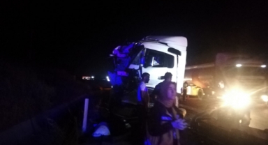 Kahramanmaraş’ta tıra arkadan çarpan sürücü yaralandı