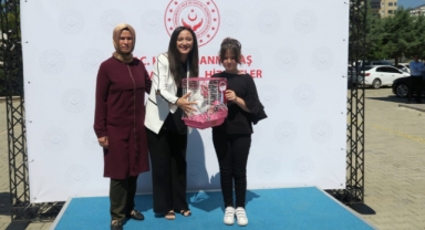 Şehit ve Gazi Çocuklarına Karne Hediyesi
