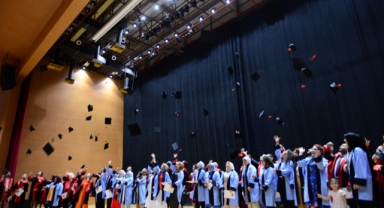 Üniversitemizde Lisansüstü Seviyede İlk Kez Düzenlenen Törenle Lisansüstü Mezuniyet Belgeleri Verildi ve Doktora Yemin Töreni Yapıldı