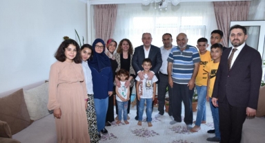 VALİ COŞKUN’DAN KORUYUCU AİLELERİMİZE EV ZİYARETİ