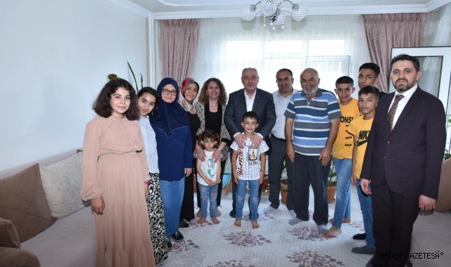 VALİ COŞKUN’DAN KORUYUCU AİLELERİMİZE EV ZİYARETİ
