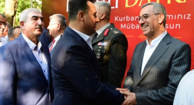Başkan Güngör Protokol Üyeleri ve Vatandaşlarla Bayramlaştı