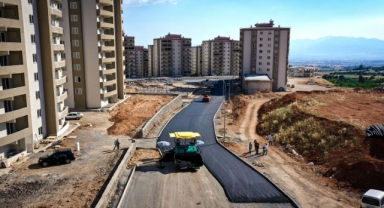 DULKADİROĞLU BELEDİYESİ’NDEN YENİKENT’TE ASFALT ÇALIŞMASI