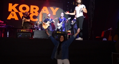 Elbistan Festivalinde Koray Avcı rüzgarı -Koray Avcı konsere at üstünde geldi