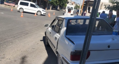 Kahramanmaraş’ta hafif ticari araç ile otomobil çarpıştı: 3 yaralı