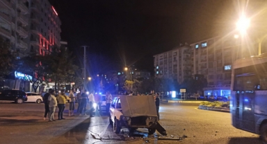 Kahramanmaraş’ta iki otomobil çarpıştı: 1 yaralı