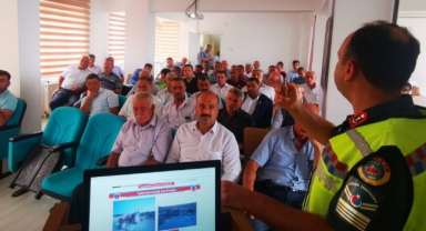 Kahramanmaraş’ta jandarma ekipleri muhtarları bilgilendirdi