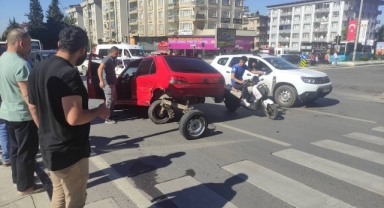 Kahramanmaraş’ta kavşakta iki otomobil çarpıştı