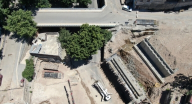 Kanlıdere’nin Yeni Köprüsünde Çalışmalar Hızla İlerliyor