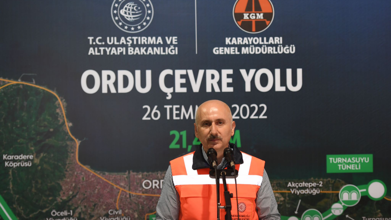 ULAŞTIRMA VE ALTYAPI BAKANI KARAİSMAİLOĞLU: AKÇATEPE-1 TÜNELİ IŞIĞA KAVUŞTU