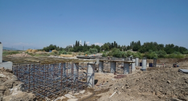 100 metre uzunluğunda, Türkoğlu’nun Yeni Köprüsü Yükseliyor