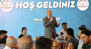 BAŞKAN OKAY, BAŞARILI ÖĞRENCİLERİ HEDİYE VEREREK ÖDÜLLENDİRDİ