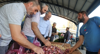 BAŞKAN OKAY, DOĞUKENT PAZAR’INI ZİYARET ETTİ
