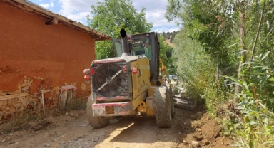 Büyükşehir Ekipleri Göksun’da Kırsal Mahalle Yollarında