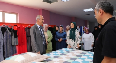 DULKADİROĞLU GENÇLİK MERKEZİ’NDE GİYİM TEKNOLOJİLERİ VE ÜRETİM SERGİSİ AÇILDI
