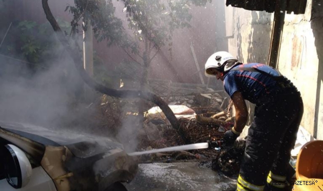 Kahramanmaraş’ta park halindeki otomobil alev aldı