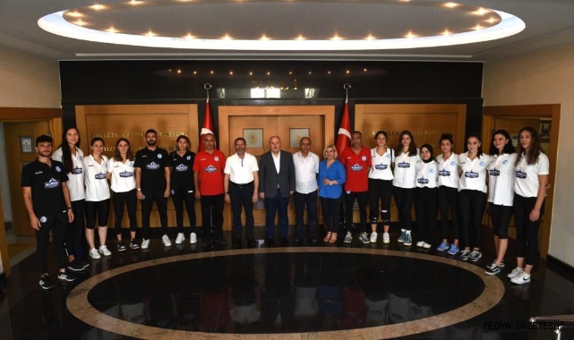 Alpedo Kadın Voleybol Takımından Vali Coşkun ve yardımcılarına ziyaret!