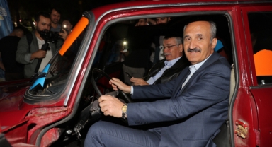 BAŞKAN OKAY, MODİFİYE ARAÇ TUTKUNLARIYLA BİR ARAYA GELDİ