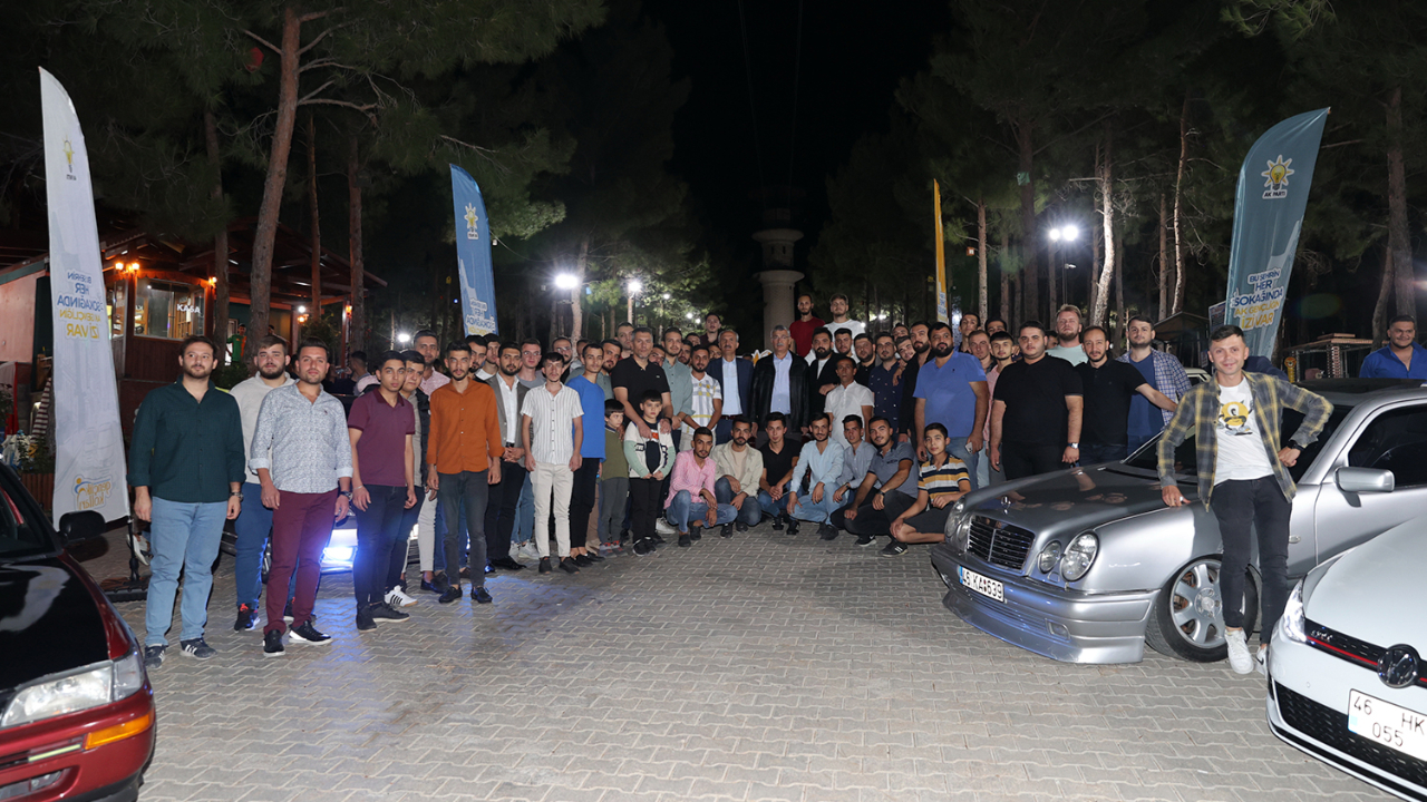 BAŞKAN OKAY, MODİFİYE ARAÇ TUTKUNLARIYLA BİR ARAYA GELDİ