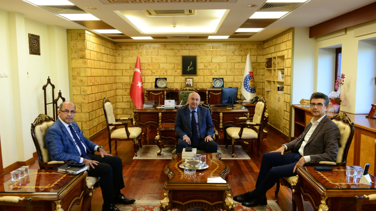 Cumhurbaşkanlığı Güvenlik ve Dış Politikalar Kurulu Üyesi Prof. Dr. Mehmet Akif Kireçci’den Rektör Yasım’a Ziyaret