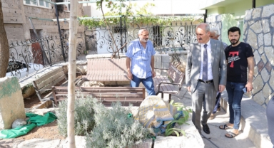 DULKADİROĞLU’NDAN ÇOMAK DEDE TÜRBESİ’NDE ÇEVRE DÜZENLEMESİ