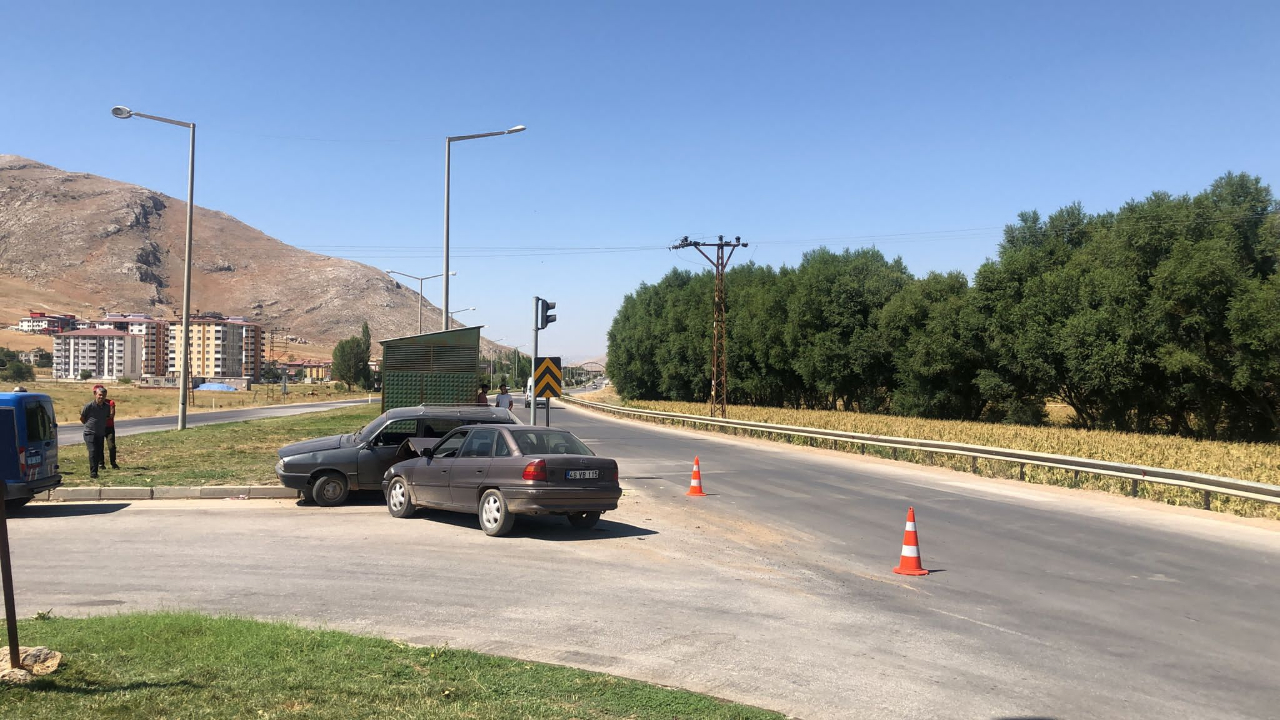 Kahramanmaraş’ta iki otomobil çarpıştı: 1 yaralı
