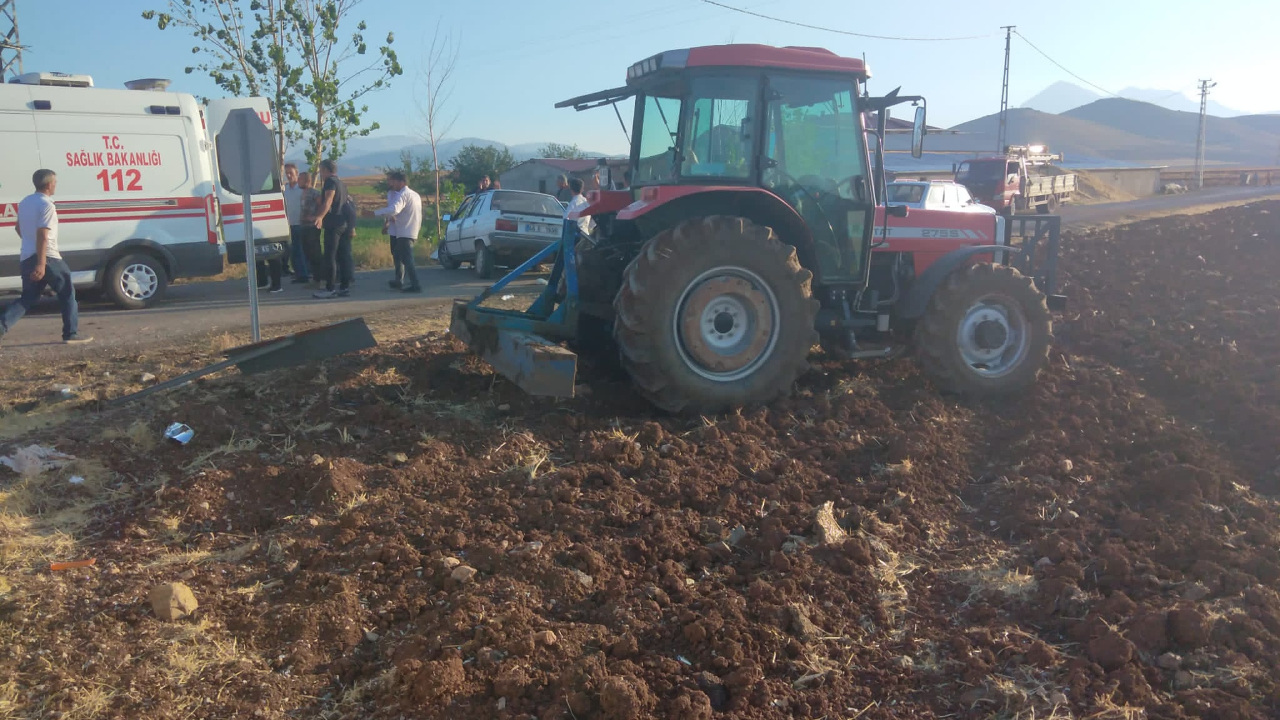Kahramanmaraş’ta otomobil ile traktör çarpıştı: 1 ölü 1 yaralı