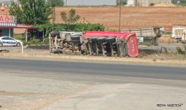 Kahramanmaraş’ta yoldan çıkan tır devrildi