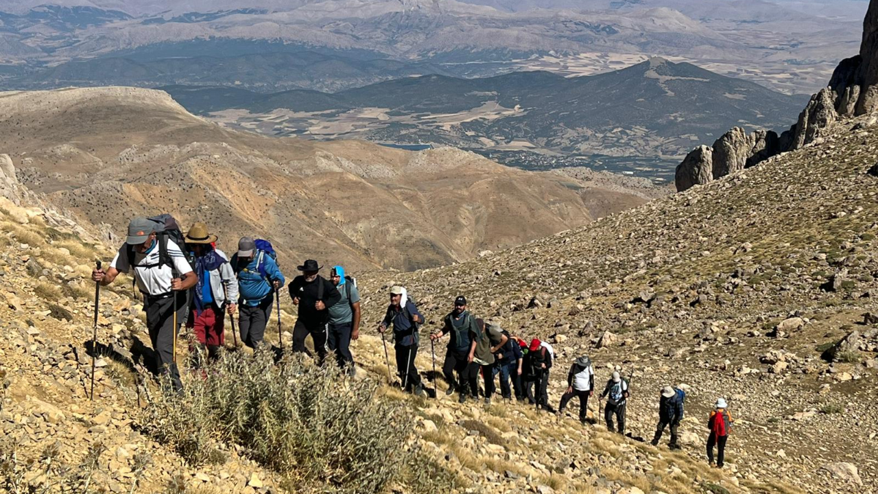 -Kahramanmaraşlı dağcılar Aladağlar tırmanışı öncesi Berit zirvesi yaptı