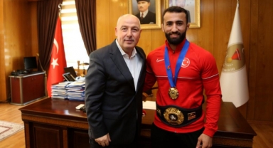 MİLLİ GÜREŞÇİMİZ HEMŞEHRİMİZ BURHAN AKBUDAK’I MİSAFİR ETTİK