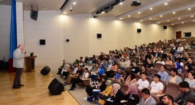 Rektör Yasım, 2022-20223 Akademik Yılında İlk Dersi Tıp Fakültesi Öğrencilerine Verdi