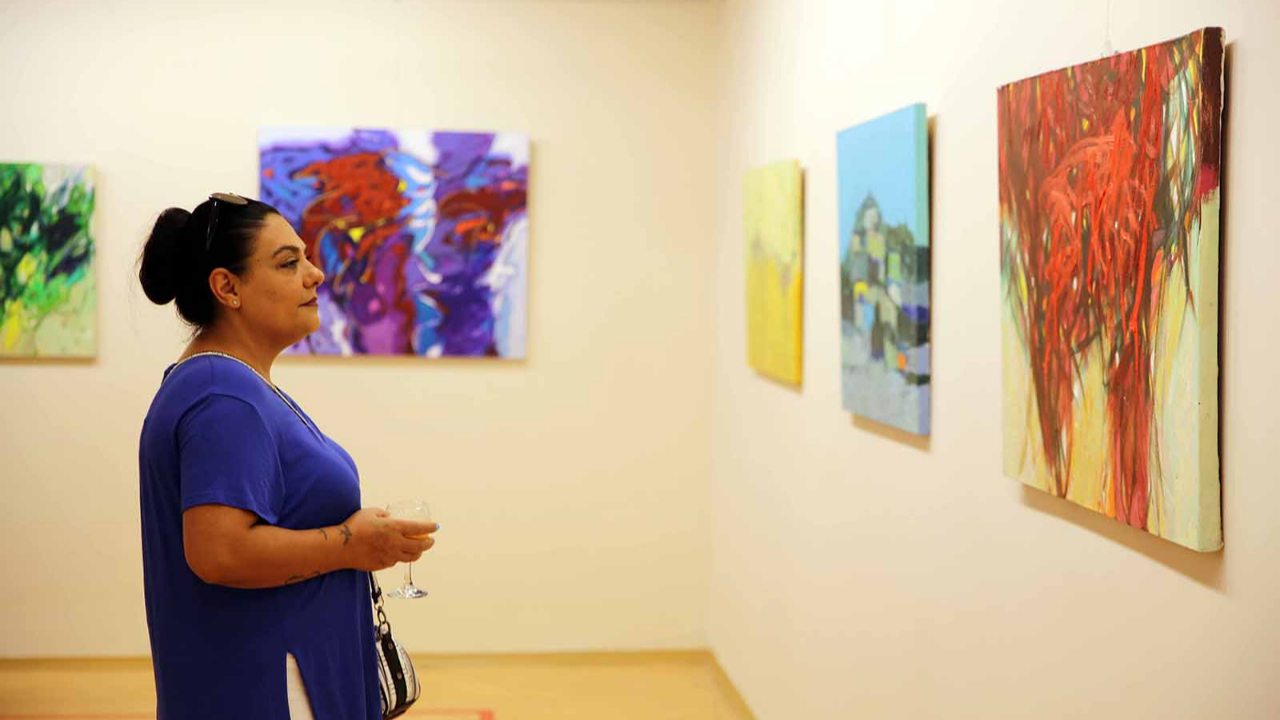 - RESSAM DURMUŞ’UN SANKO SANAT GALERİSİN’DEKİ SERGİSİ İLGİ GÖRÜYOR