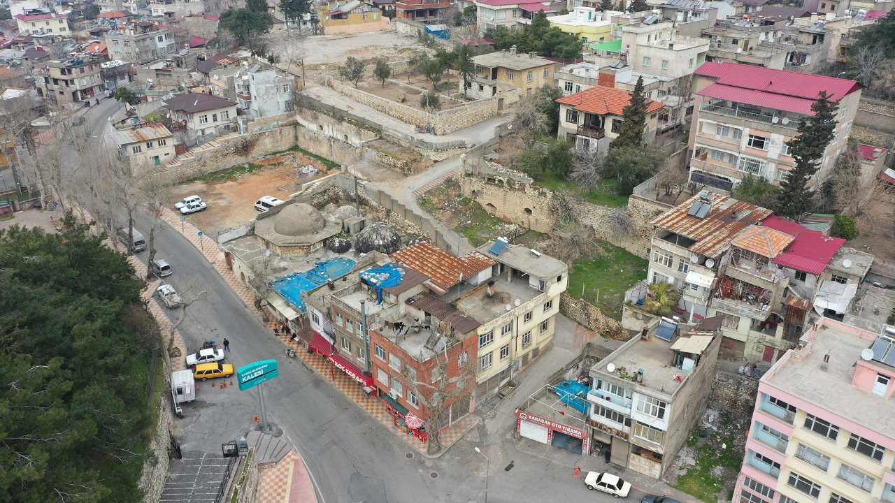 Tarihi Kale Çevresi Büyükşehir’le Güzelleşiyor