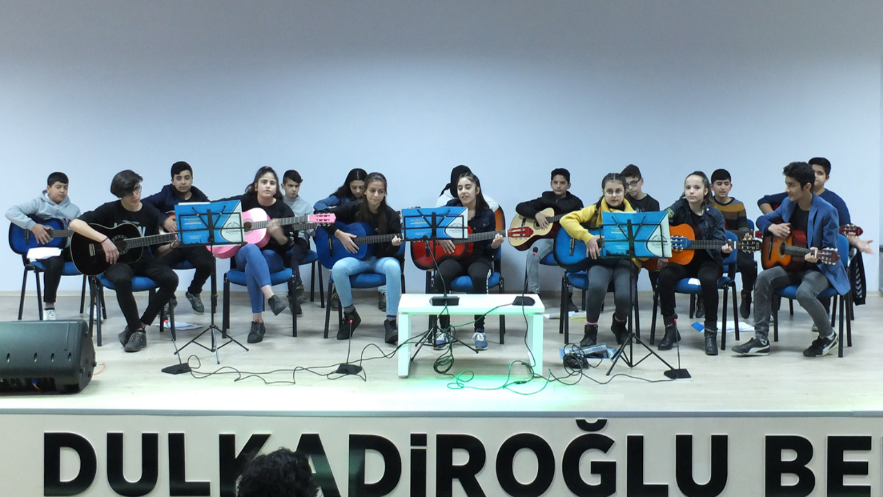 YAZ TATİLİNDE GENÇLERİN GÖZDESİ DULKADİROĞLU GENÇLİK MERKEZİ OLDU